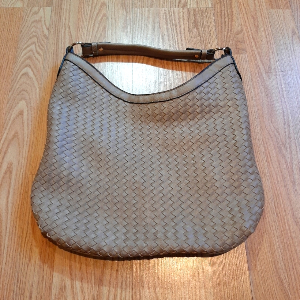 NWOT Faux Leather Weave Taupe Shoulder Bag Purse